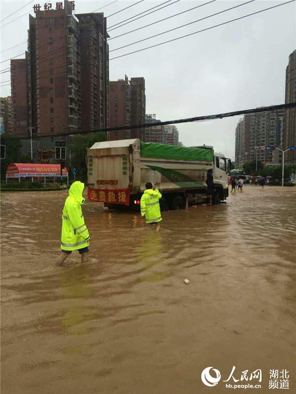 h˾(dng)10v܇M(fi)cԮ