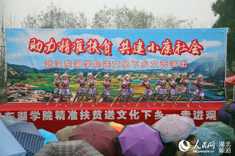 ʡίʷؚķSvcȺĻ12գh|WԺL܌ο߄SʵĹ(ji)Ŀʷؚ֪R͵ȺTڣ̌м~h٘(zhn)^´ekʷؚ СĻl(xing)ˇݳh|WԺ60ˆTʷؚСxĜʂ赸ʿcRU̫ꖡ֮󡷵Ȱ˂(ji)Ŀ