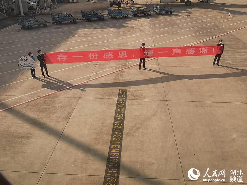 ����һ�ݸж�����һ���x����ͣ�Cƺ���Ϻ������ˆT����M�����zӰ������