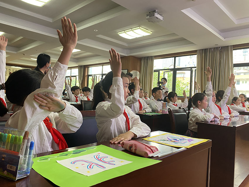 (yng)(du)׃}M(jn)hУ@誔z