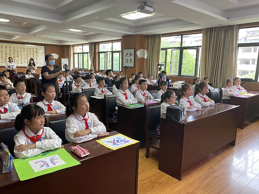 (yng)׃}M(jn)hУ@誔z