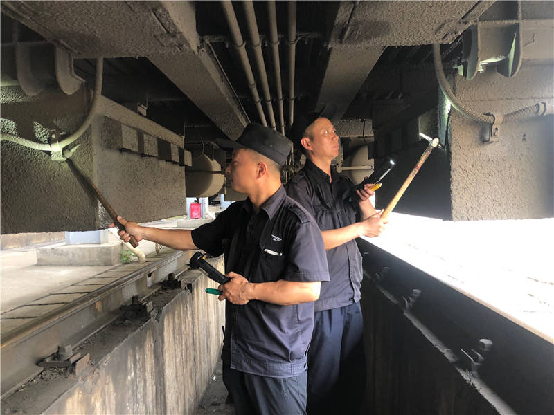 ����M�D���F·���\��Ļ�_����5��