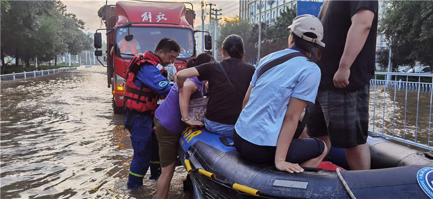 鄂豫同舟 湖北襄陽(yáng)藍(lán)天救援隊(duì)馳援河南新鄉(xiāng)【3】