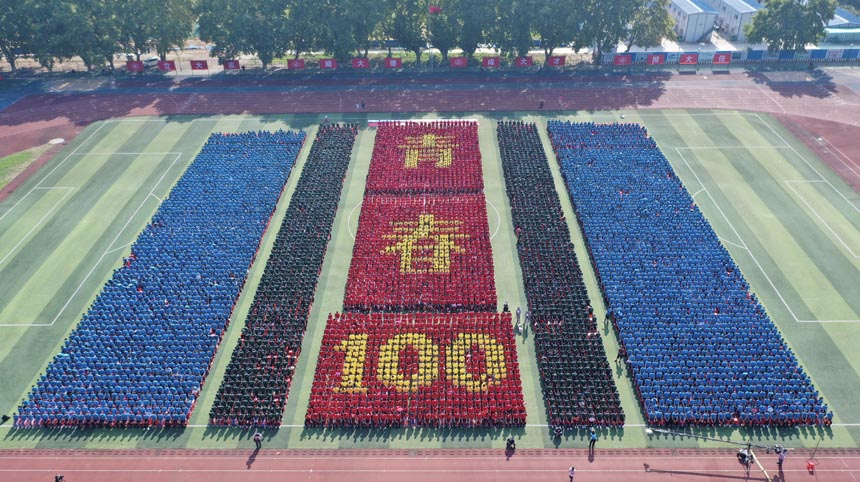 華中科技大學(xué)本科生開學(xué)典禮。馬小勇攝