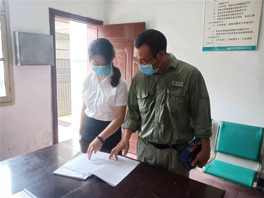 天門公司紀(jì)委抽查楊林供電所防汛保電24小時(shí)值班記錄