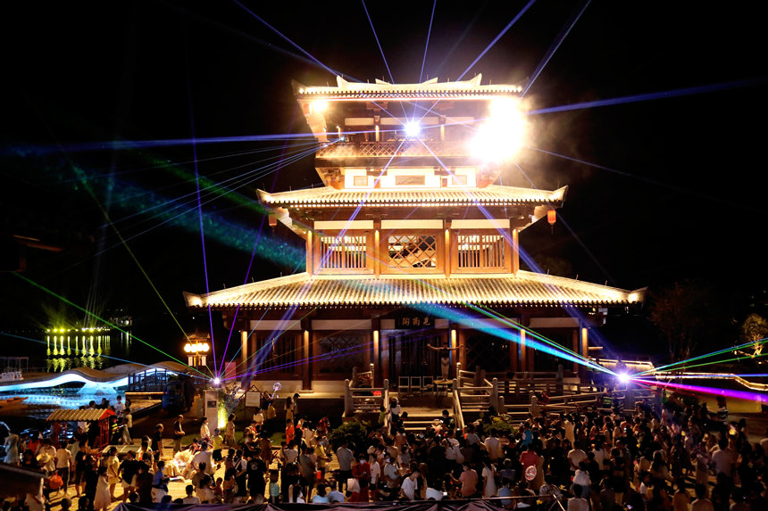 百萬(wàn)網(wǎng)紅“花young潮玩”湖北沔陽(yáng)小鎮(zhèn)