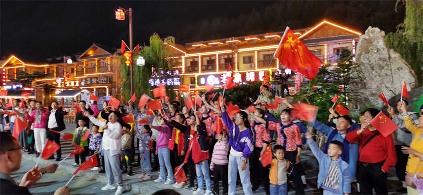 遇見“天空之境” 湖北神農(nóng)架林區(qū)大九湖國慶長假游客爆滿【2】