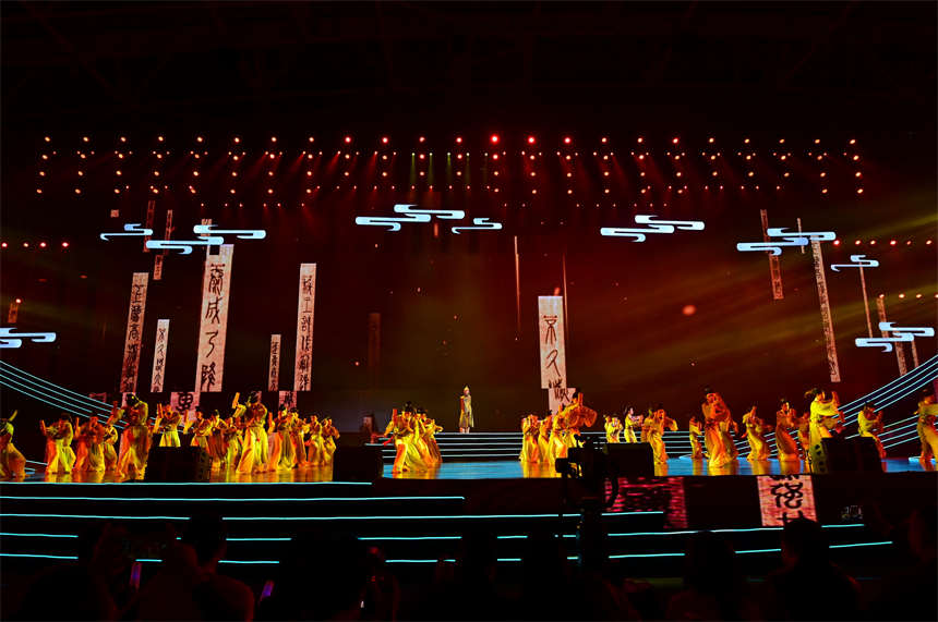 第十二屆中國長江三峽國際旅游節(jié)在湖北宜昌開幕【8】