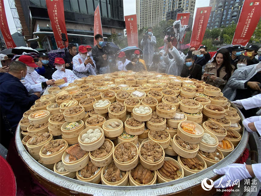 巨型蒸籠武漢開籠。人民網(wǎng) 金雨蒙攝