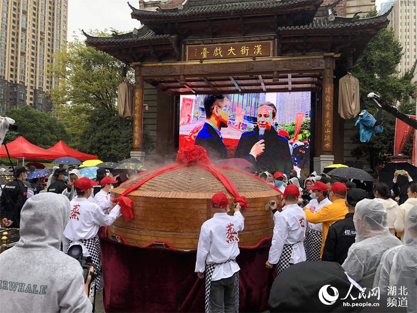 巨型蒸籠武漢開籠。人民網(wǎng) 金雨蒙攝