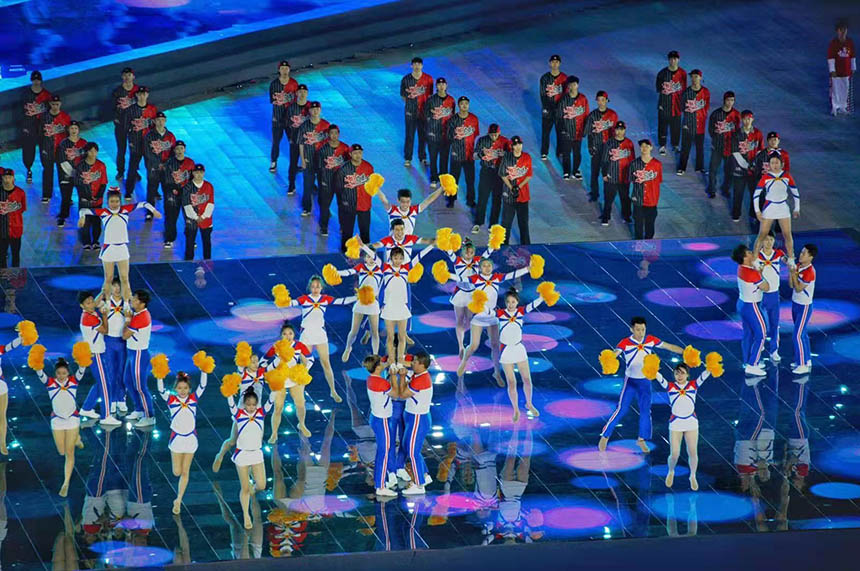武漢市第十一屆運(yùn)動會開幕式。晏君攝