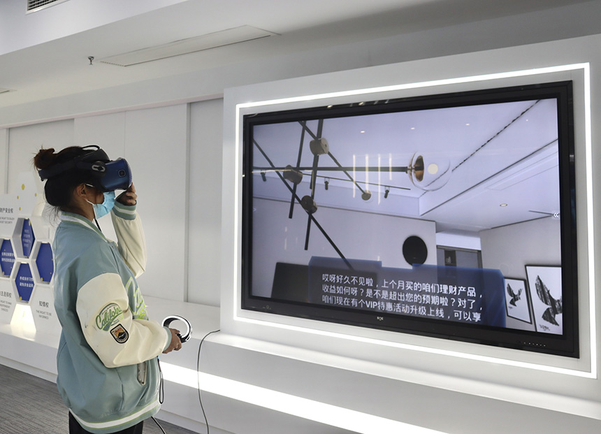 建行湖北省分行與中南財(cái)經(jīng)政法大學(xué)聯(lián)合開展新生入學(xué)“金融第一課”活動(dòng)【2】