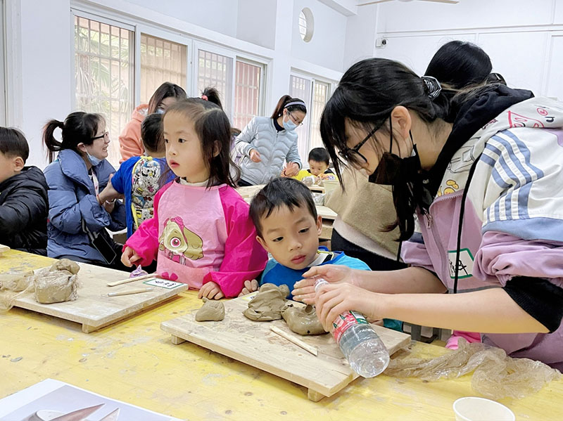 武漢一高校發(fā)揮專業(yè)優(yōu)勢(shì)開展“我為群眾辦實(shí)事”活動(dòng)