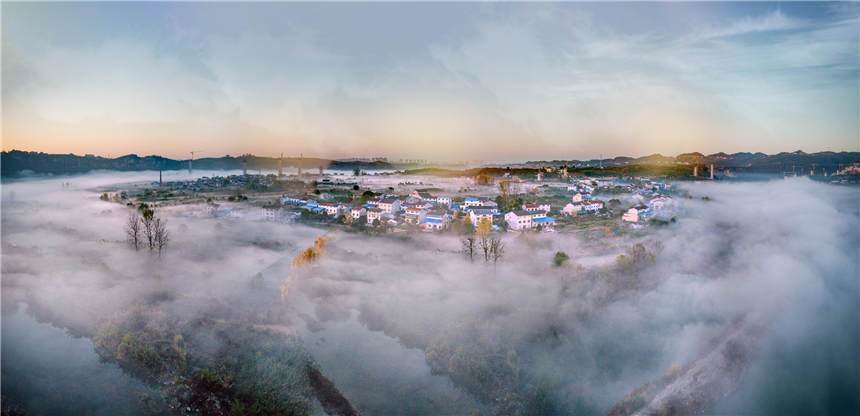 修復后的黃柏河生態(tài)濕地現(xiàn)罕見的冬季云海奇觀。