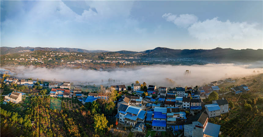 修復(fù)后的黃柏河生態(tài)濕地現(xiàn)罕見的冬季云海奇觀。