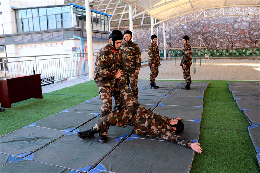 �侯�ٱ��M(j��n)���ܔ�Ӗ(x��n)����