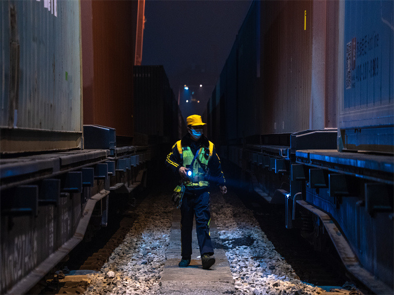 中歐班列(武漢)把中國(guó)年味送到歐洲 肖一鳴攝