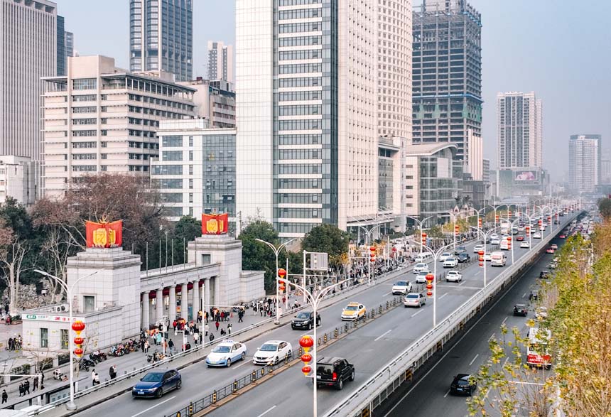 武漢街頭年味滿滿。武漢市城管委供圖