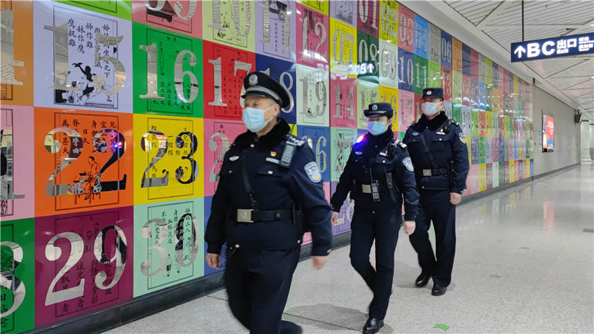 武漢公安人員保障城市安全。武龔軒攝