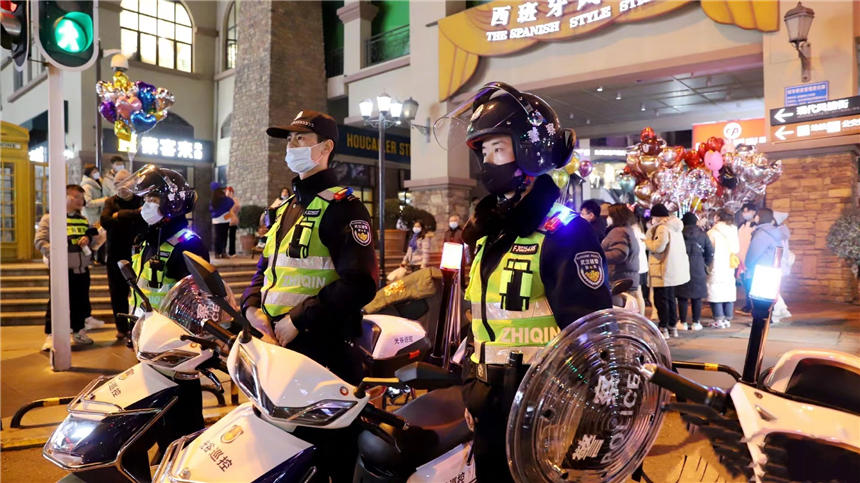 武漢公安人員保障城市安全。武龔軒攝