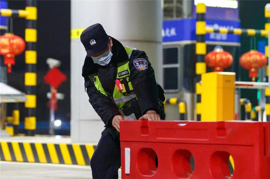 武漢公安人員保障城市安全。武龔軒攝