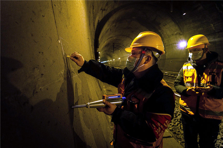 ꖹ(w)ꖘ܇gz鹤^(q)LRڌVK1016+978̎uɽMcz飬_\gÿ܇·ȫ@RBm(x)ڍλϵĵ26(ji)ںz