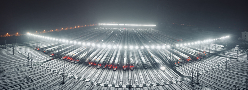 動(dòng)車(chē)組在武漢動(dòng)車(chē)段整裝待發(fā)