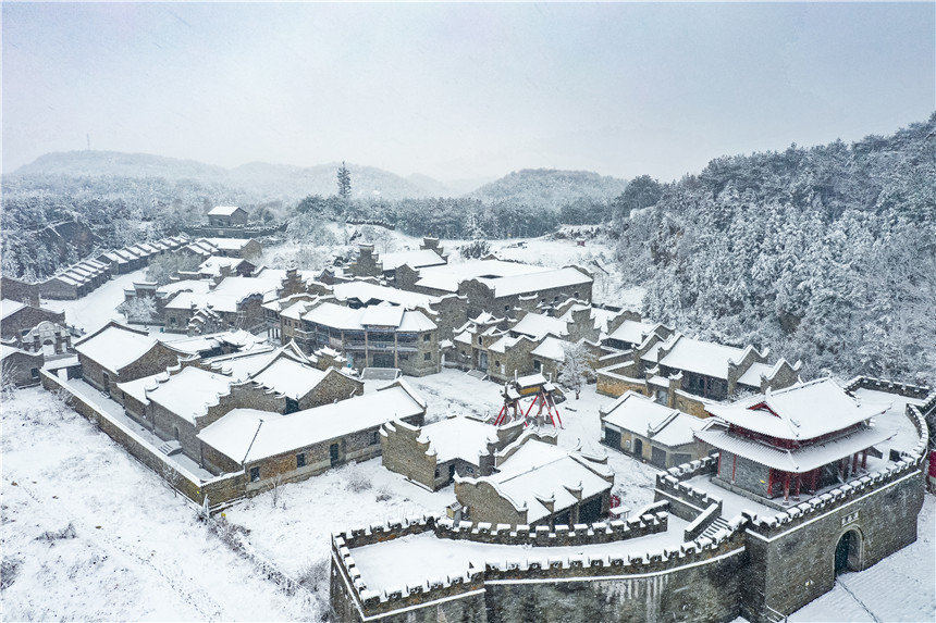 湖北紅安:雪后初霽 冰雪映丹心
