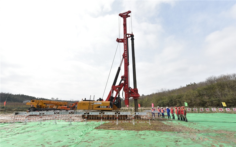 駐馬店—武漢1000千伏特高壓交流工程正式開工建設(shè)。鄒小民攝