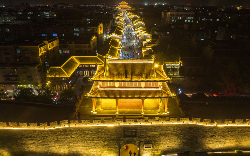 湖北襄陽(yáng)：古城夜色如畫