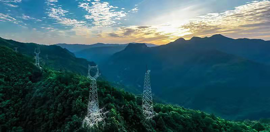 鄭渝高鐵襄陽牽引站供電工程。張明攝