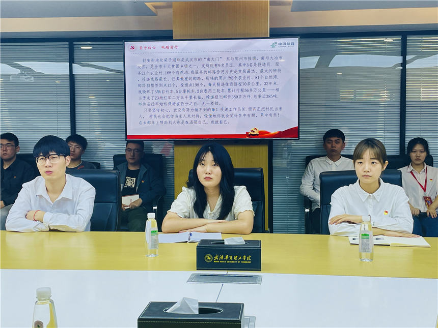 全國勞動(dòng)模范為高校畢業(yè)生黨員講“離別黨課”【2】