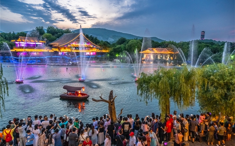 鄭渝高鐵全線開通湖北襄陽(yáng)迎來(lái)高鐵旅行熱