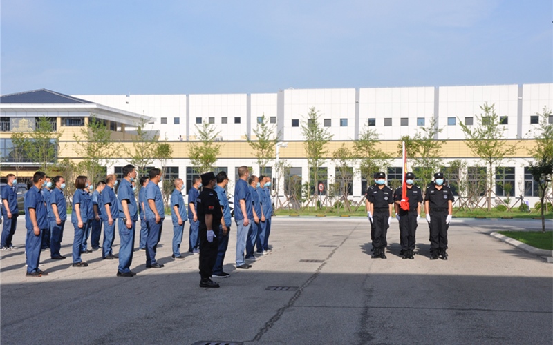 廣水卷煙廠全體黨員干部參加升旗儀式。朱葉林?jǐn)z