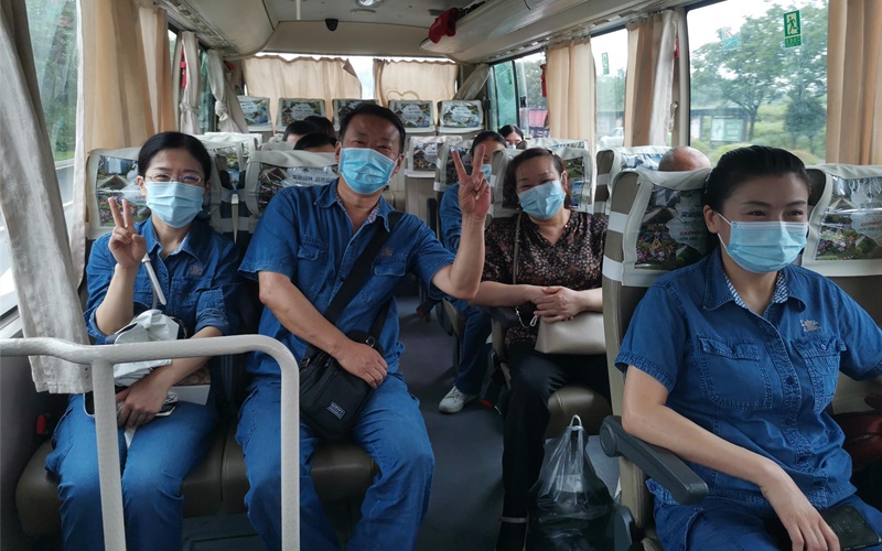 解決職工上下班問題。郭欣鑫攝