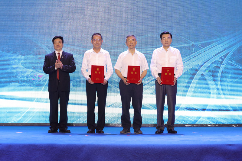 聘請中國工程院院士姜德生、謝先啟、高宗余擔任湖北交投集團首席科學(xué)家。馮泉攝