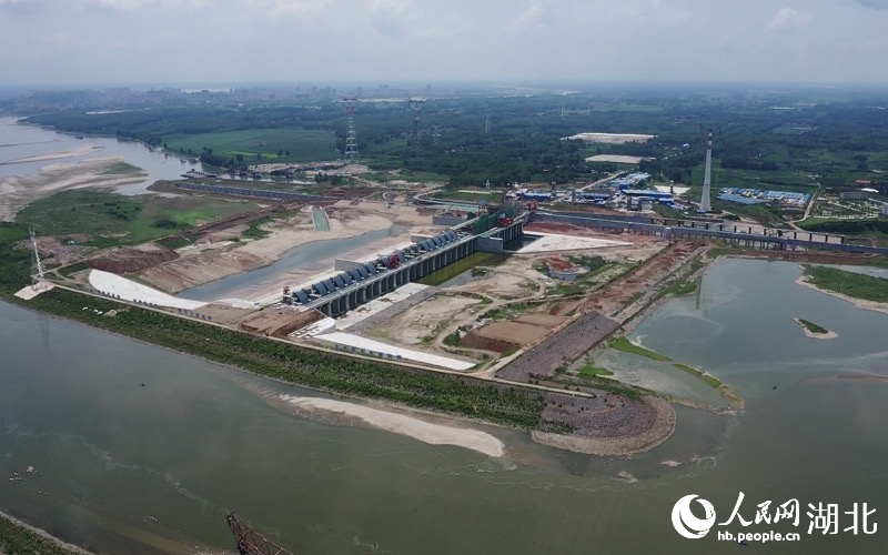 正在建設(shè)中的碾盤山水利水電樞紐工程。王郭驥攝