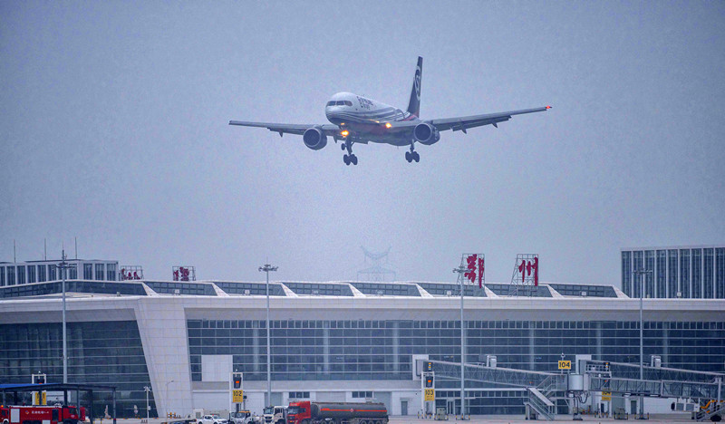 花湖機場試飛成功。胡戰(zhàn)軍攝