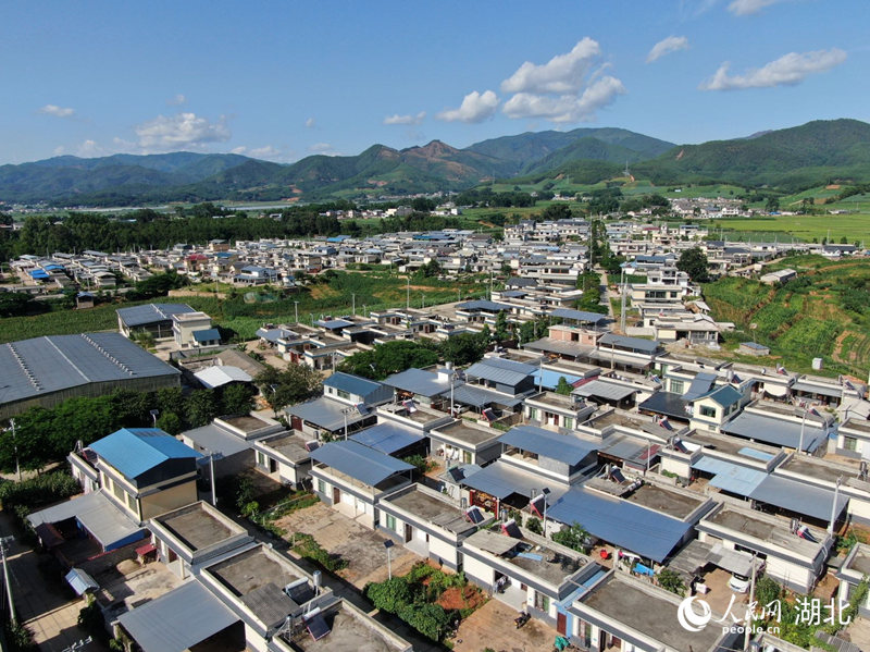 景谷縣永平鎮(zhèn)永裕社區(qū)航拍。人民網(wǎng) 記者李發(fā)興攝