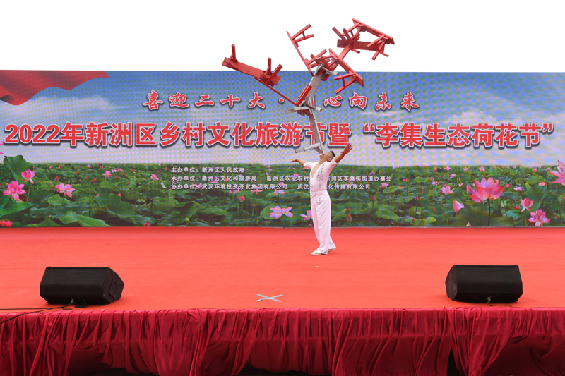 雜技表演《大鵬展翅》。葉東輝攝