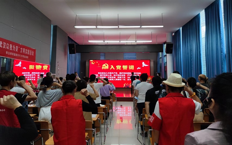 “武昌周周講”走進積玉橋街道聆聽基層聲音。楊凱萍攝