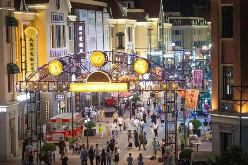 “夜?jié)h口”人氣旺。黃宣攝