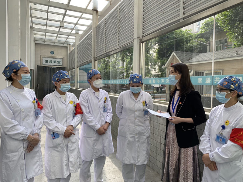 到臨床科室開展紀(jì)法微課堂。