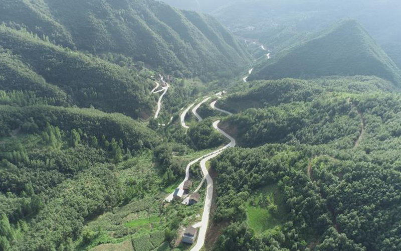 玉皇山村通村公路。