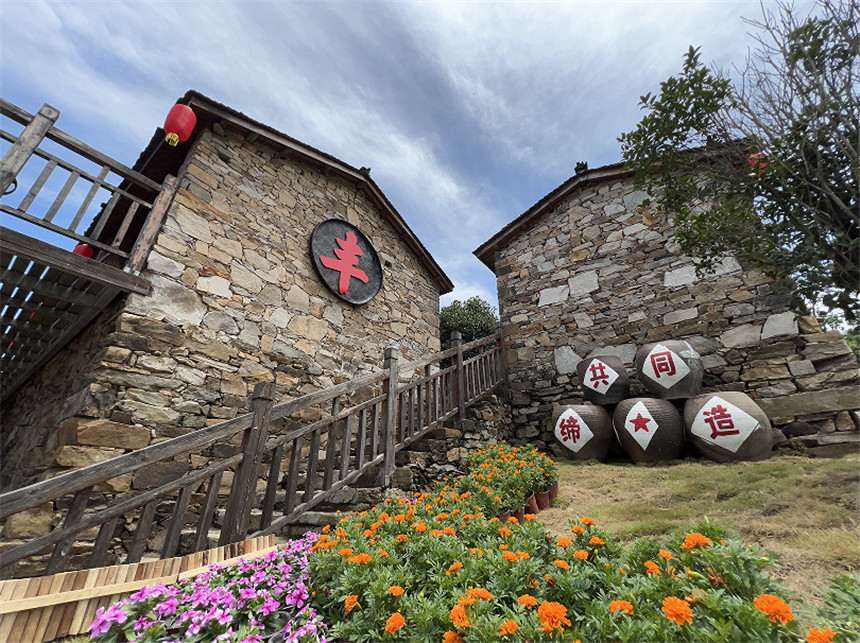 締造美好環(huán)境與幸福生活 打造鄉(xiāng)村振興“示范片”。