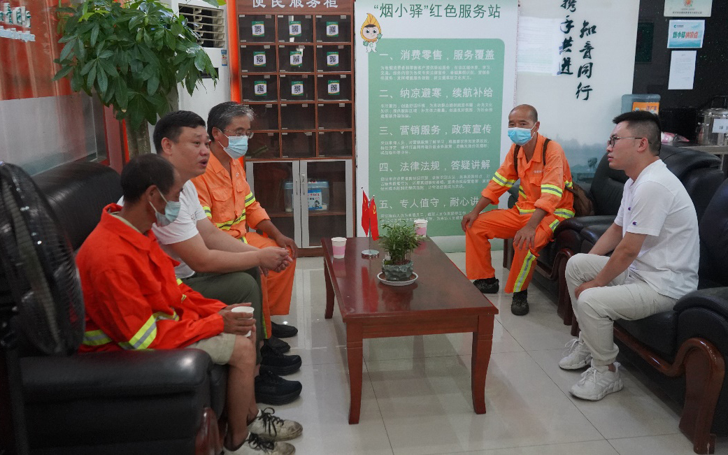 群眾在知音管理所驛站納涼。