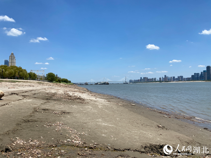 長(zhǎng)江武漢段水位持續(xù)走低? 水面明顯變窄