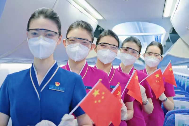 南航湖北分公司乘務(wù)組。