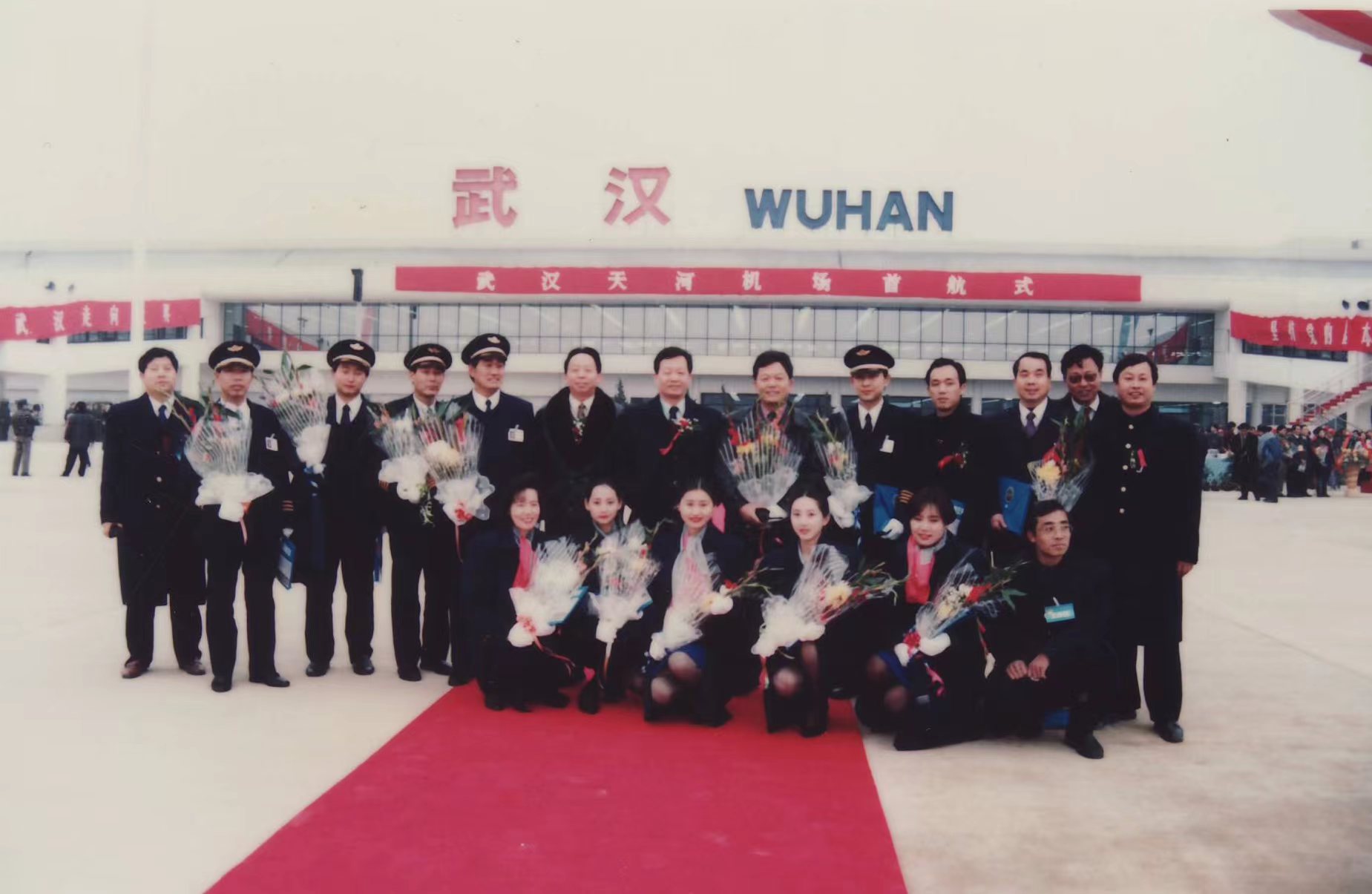 天河機場南航機組首航歸來。