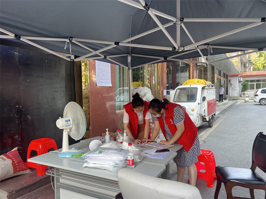 收集居民代購(gòu)物資信息。